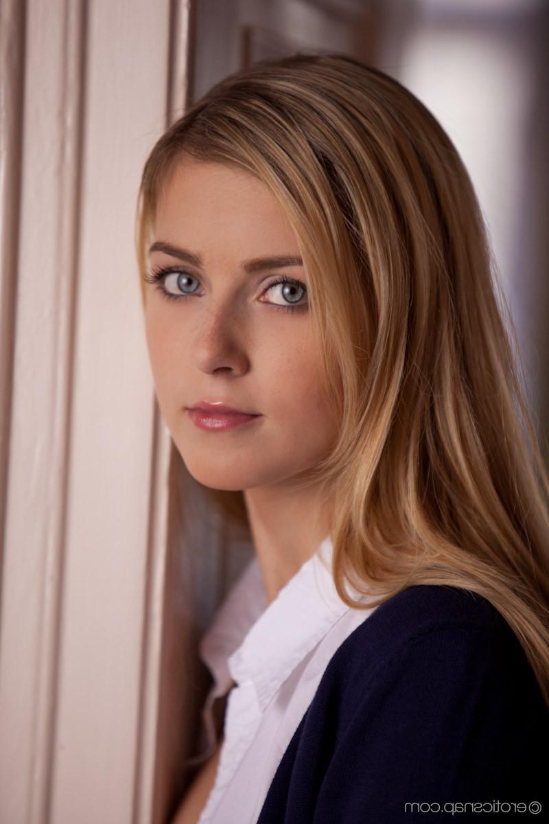 15P Sexy Abigaile Johnson strips off her schoolgirl Uniform