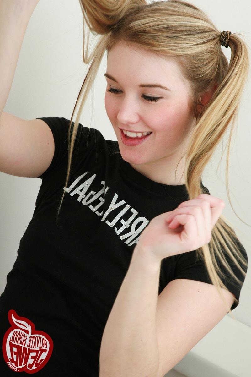 16P Cute teen shows body