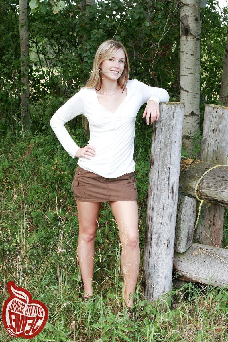16P Cute teen shows body