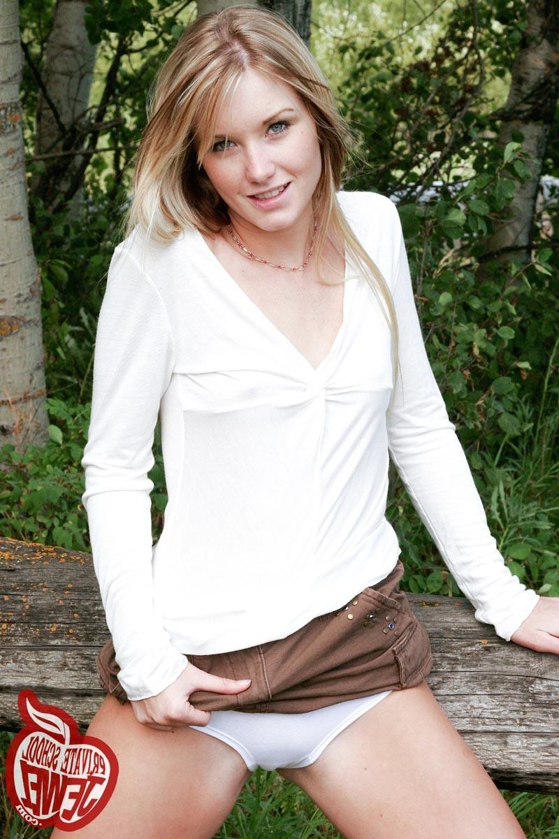 16P Cute teen shows body