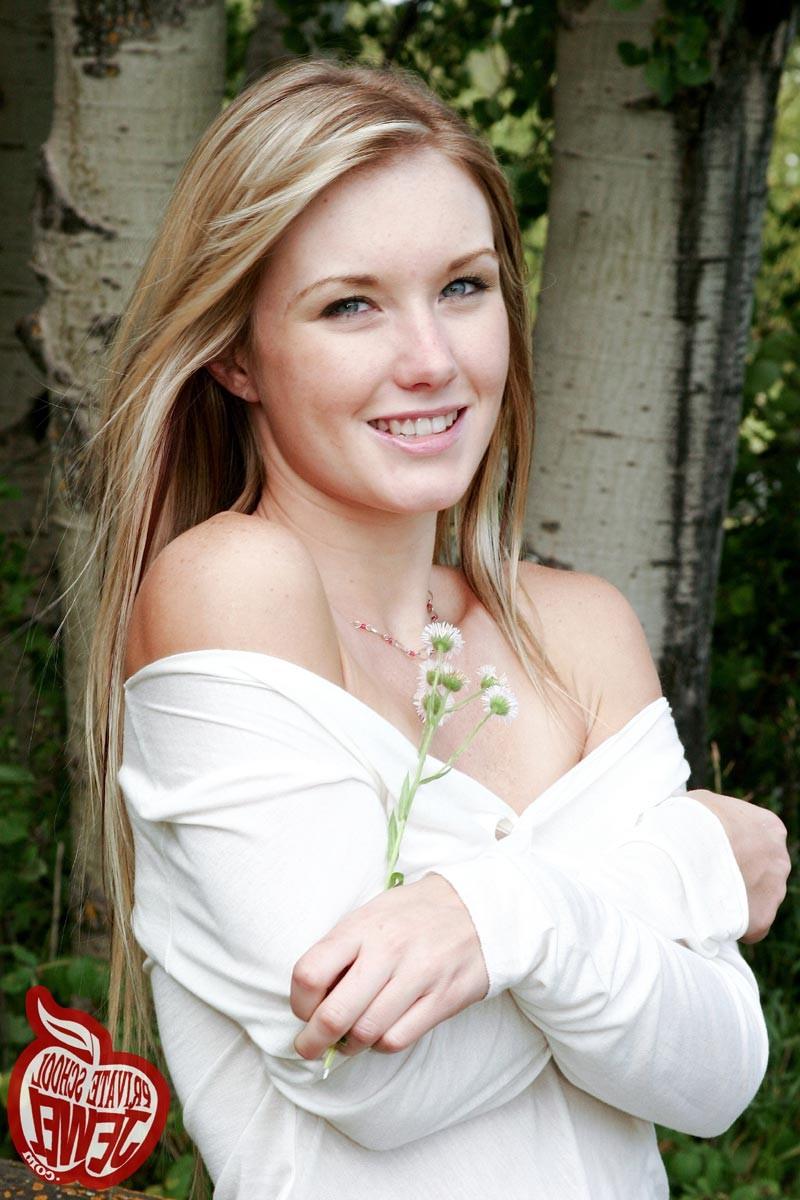 16P Cute teen shows body