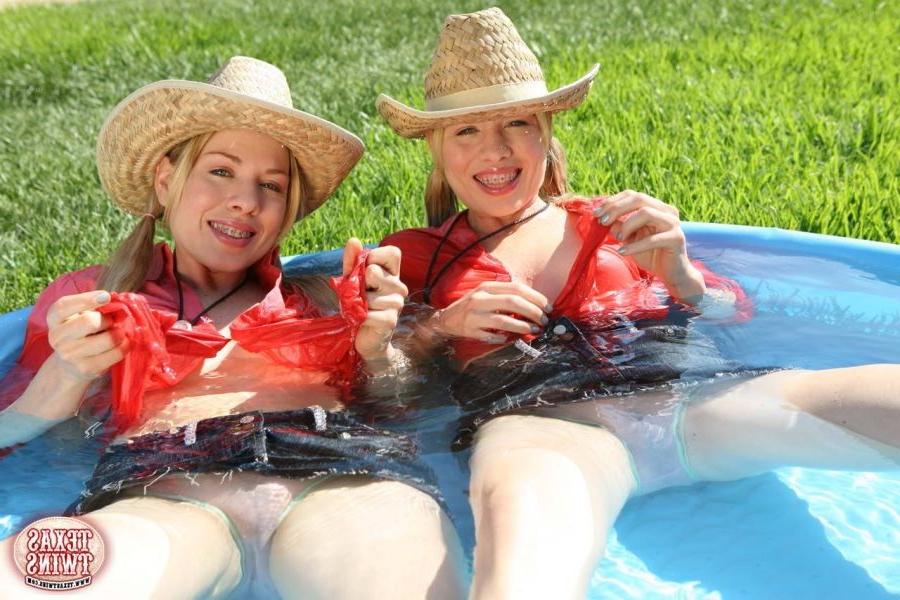 12P Texas Twins play topless in the small pool
