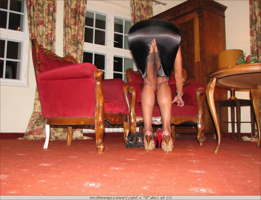 12P Leggy amateur lady Ewa posing in brown stockings