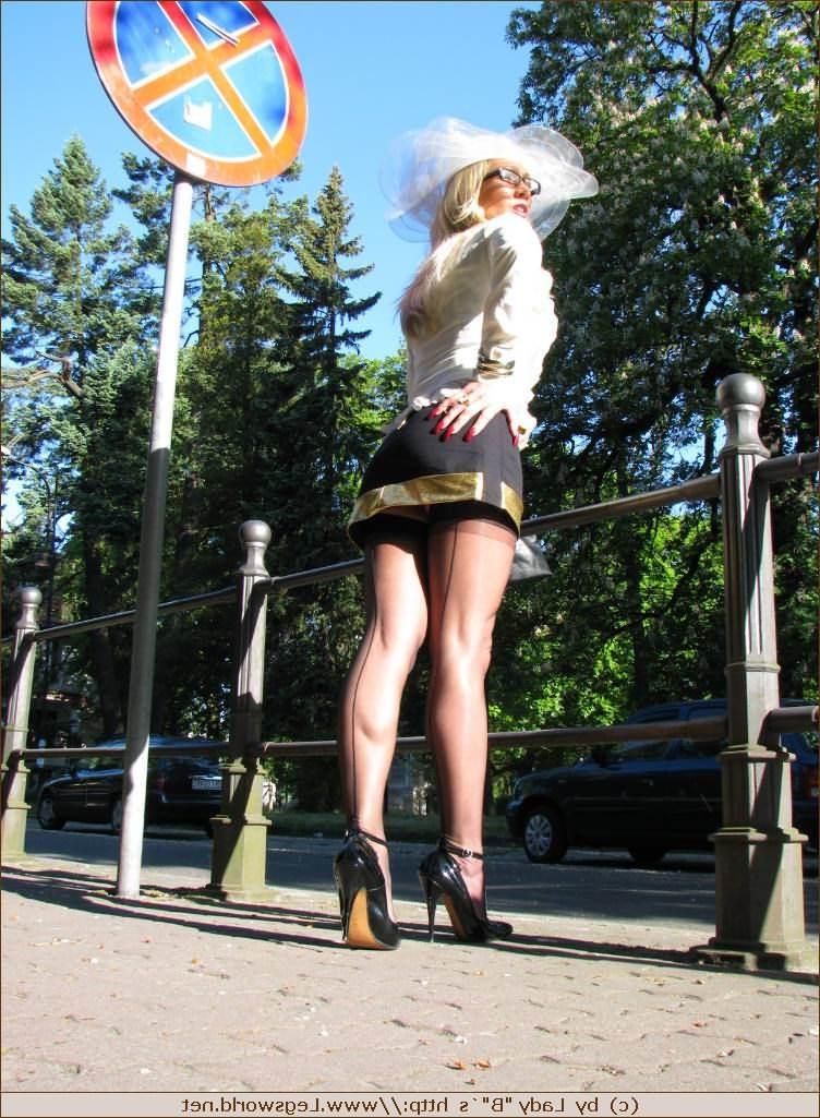 12P Leggy german stocking lady posing in public