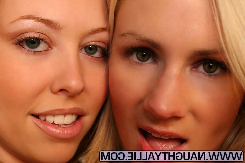 16P Allie enjoys Diamonds big lipped juicy pussy