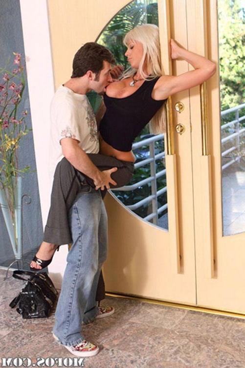 17P Blonde pornstar drilling huge hard dick in her cunt and jizz