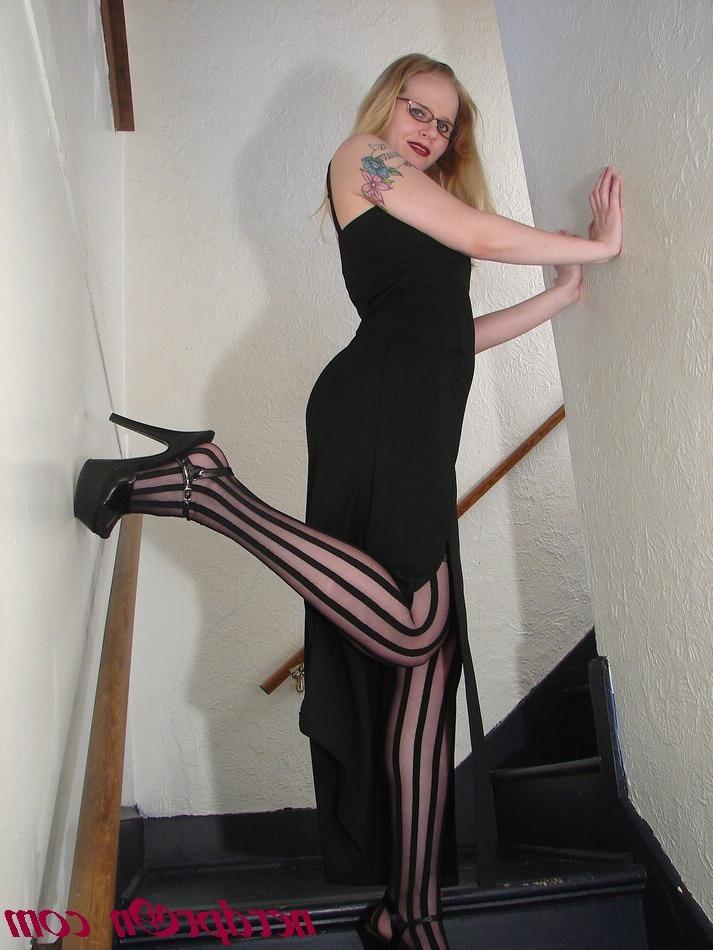 16P Nerd girl in glasses and nylons