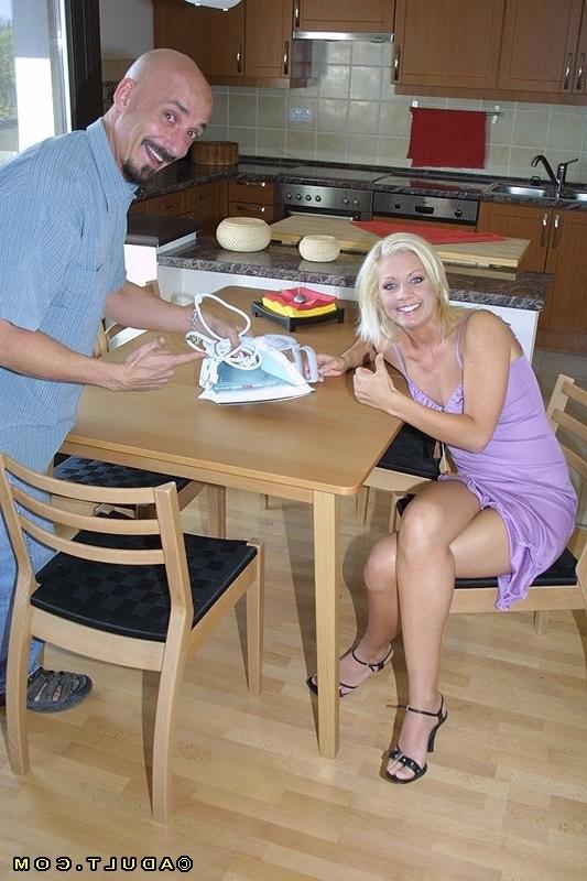 15P hot blonde does sample sex in order to seduce the rich guy