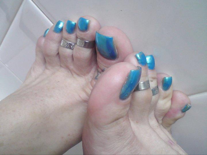 25P Feet feet
