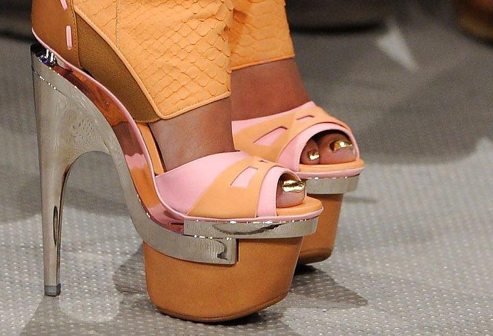 25P Feet feet
