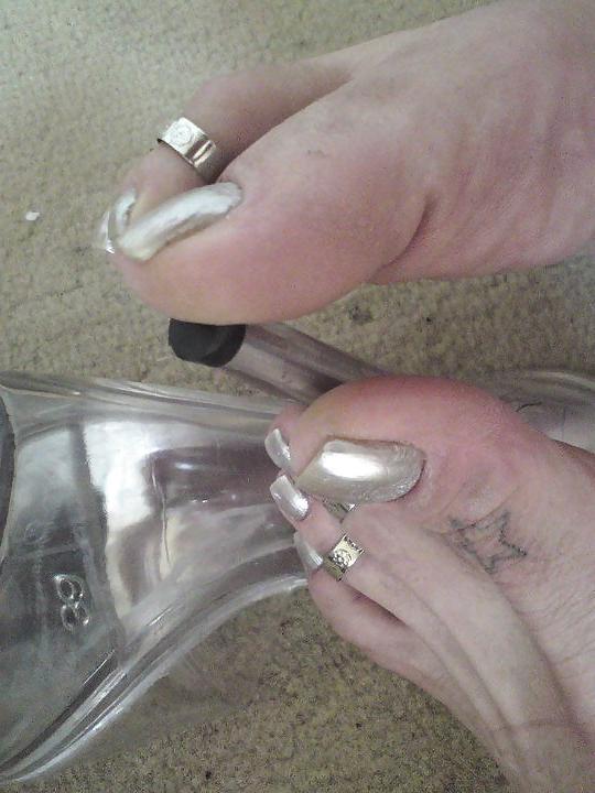 25P Feet feet