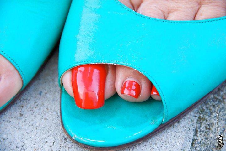 25P Feet feet