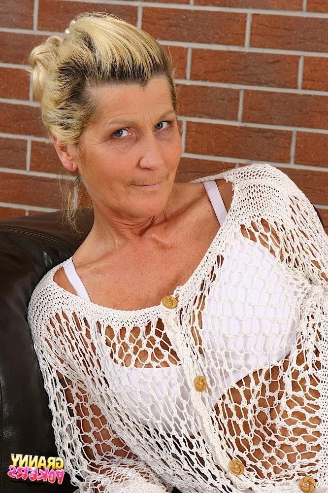 15P Nasty granny spreads her old hairy pussy before getting fucked