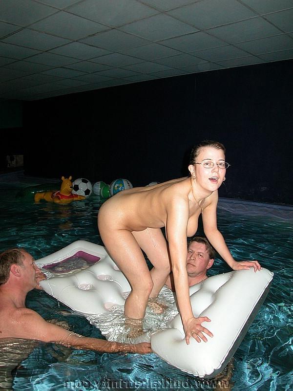 15P Big juggs housewife shows lovely tits and pussy in pool