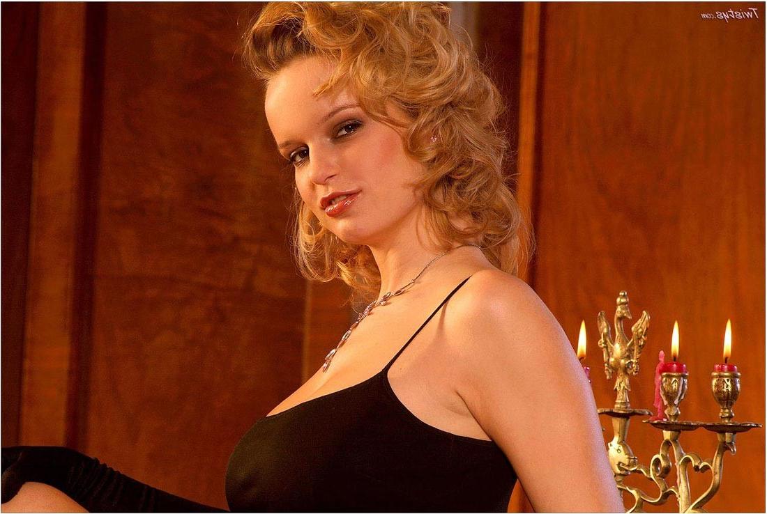 15P Busty Renata Daninsky teasing in black gloves and panties