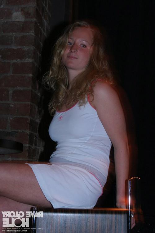 16P Blonde rave girl giving gloryhole blowjobs