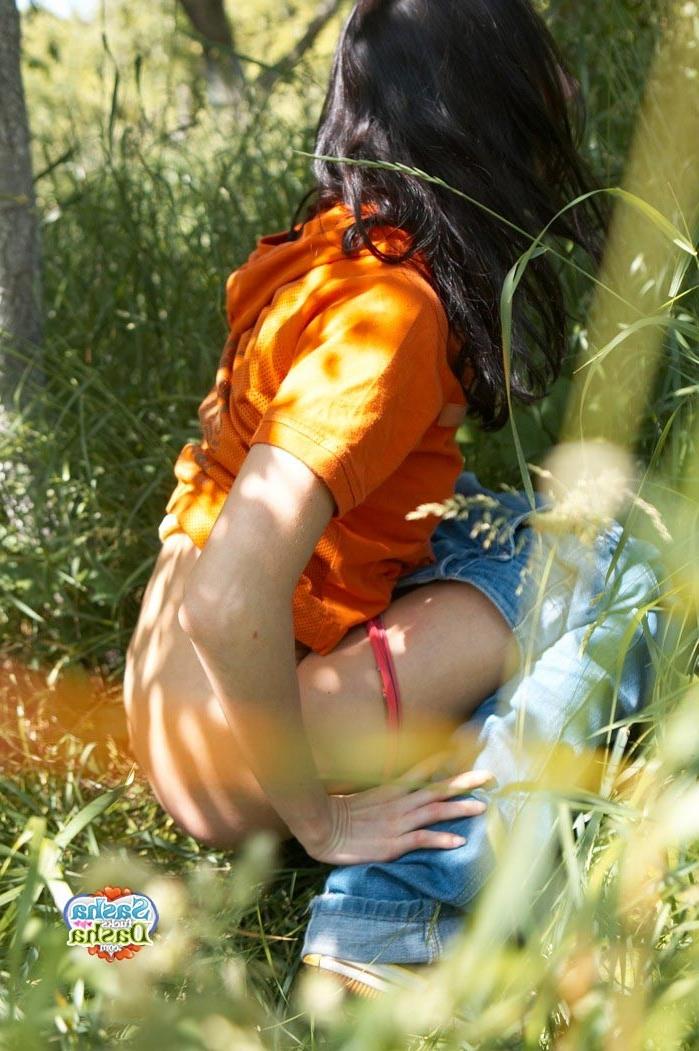 15P Young nasty brunette teenie peeing