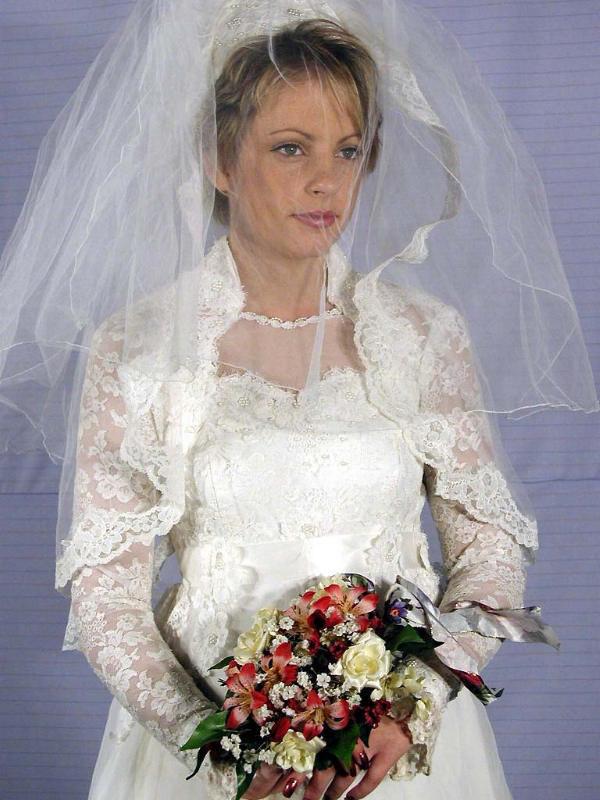20P Gorgeous amateur bride in stockings