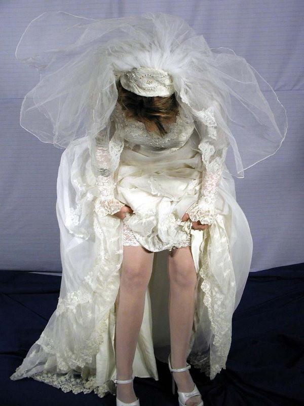 20P Gorgeous amateur bride in stockings