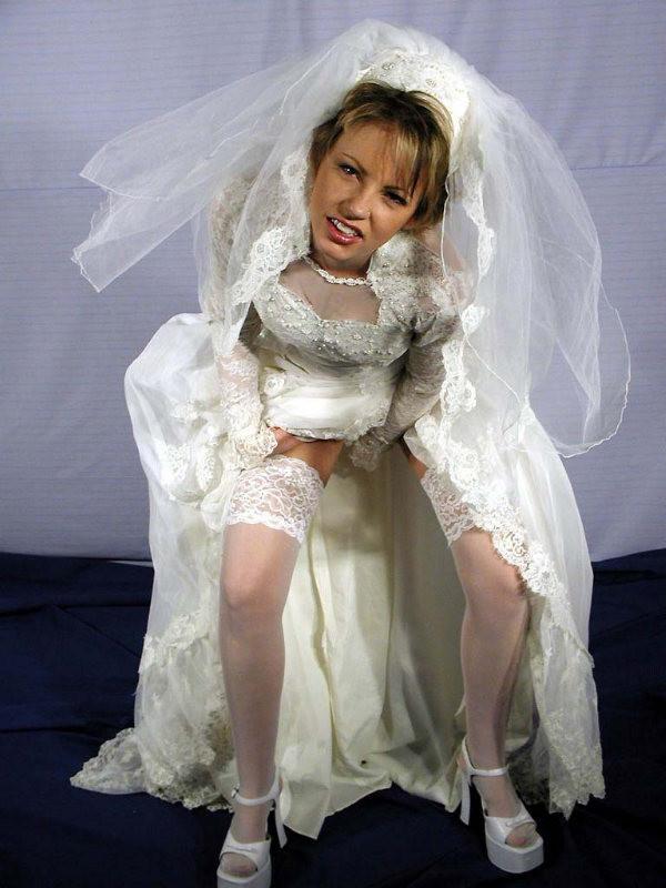 20P Gorgeous amateur bride in stockings