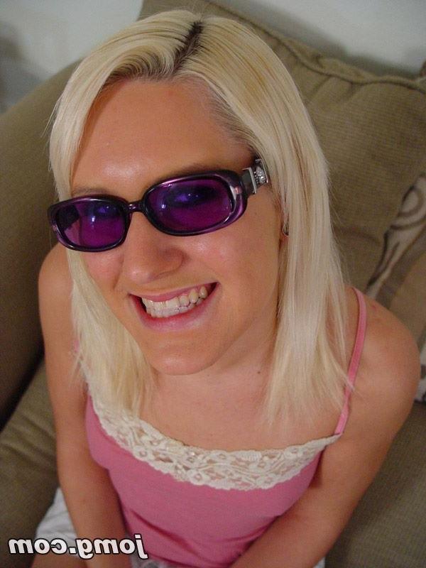 15P Sexy blonde with glasses gives a blowjob