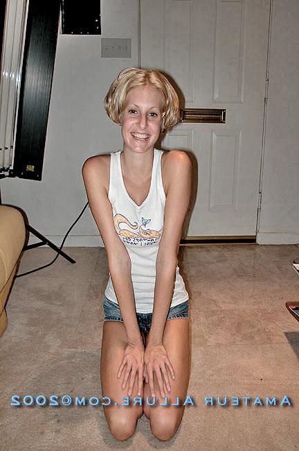 12P Juicy cock gets oral action from blonde