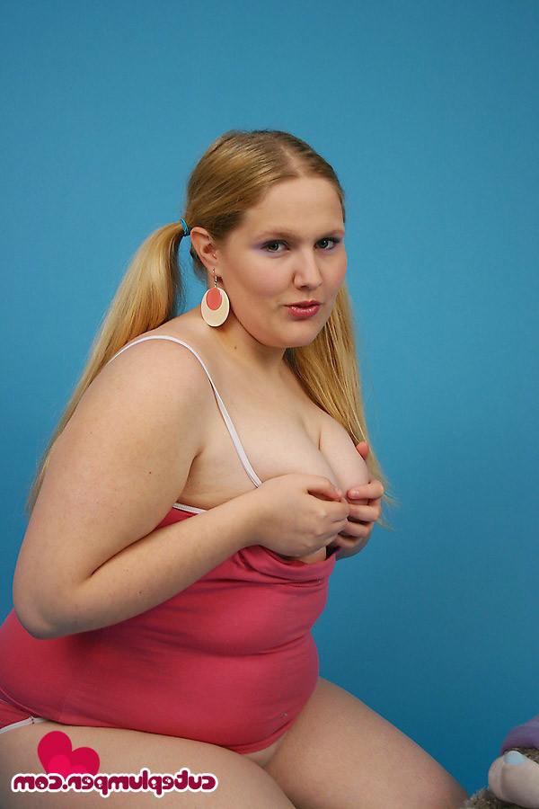15P cute blonde plumper shows you her plushie