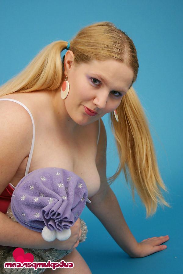 15P cute blonde plumper shows you her plushie
