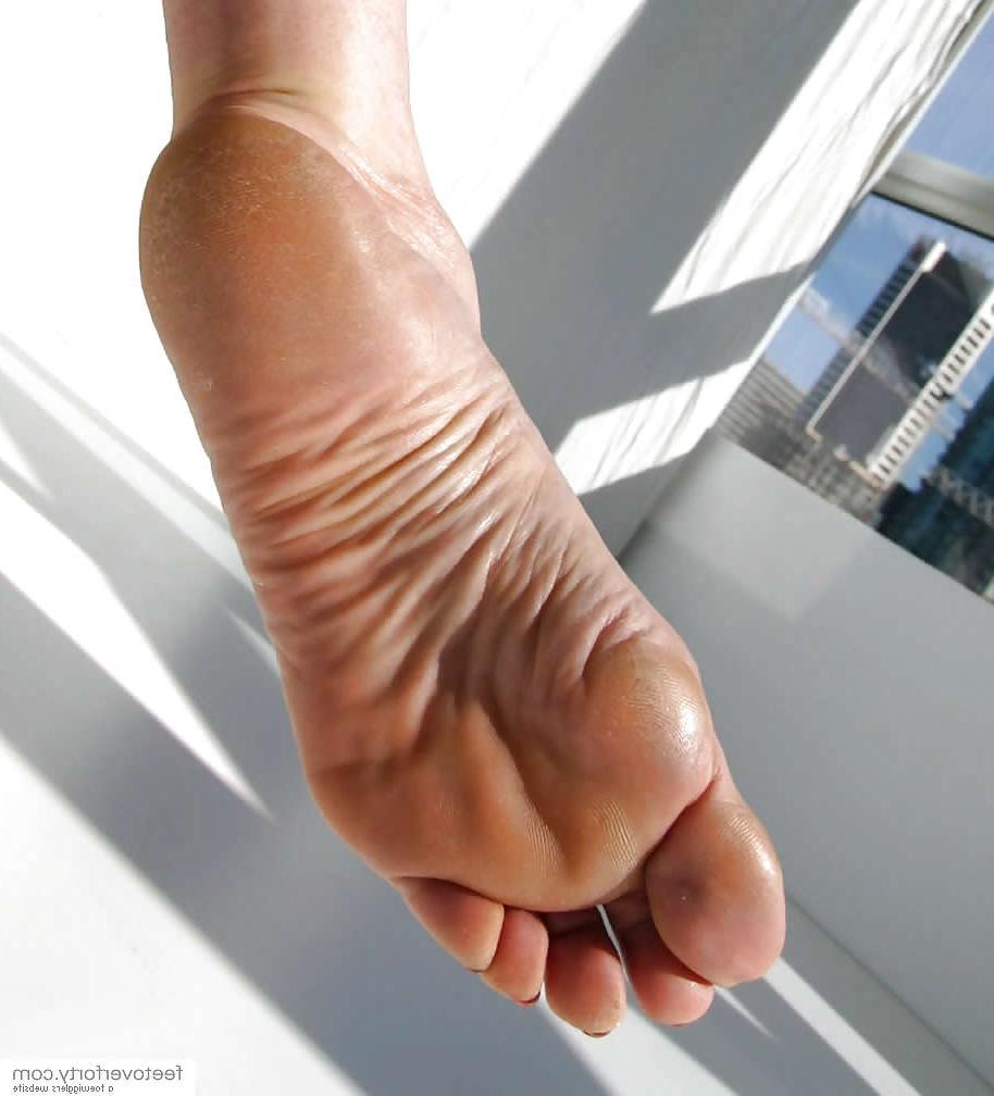 9P Sexy mature feet collections piedi donne mature