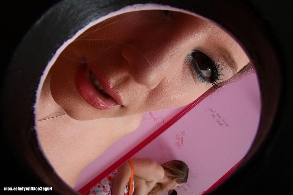 16P Aurora Snow sucks an unknown big cock at gloryhole
