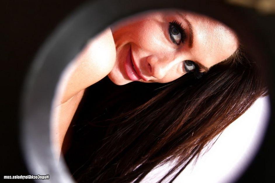 16P Cute Randi Wright sucks unknown penis at gloryhole
