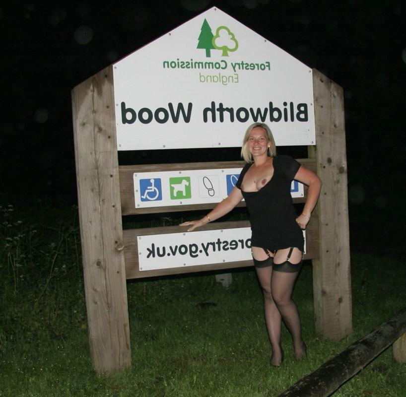 15P Chubby british wife fucking in dogging action