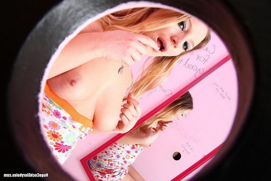 16P Aurora Snow sucking unknown huge cock at gloryhole