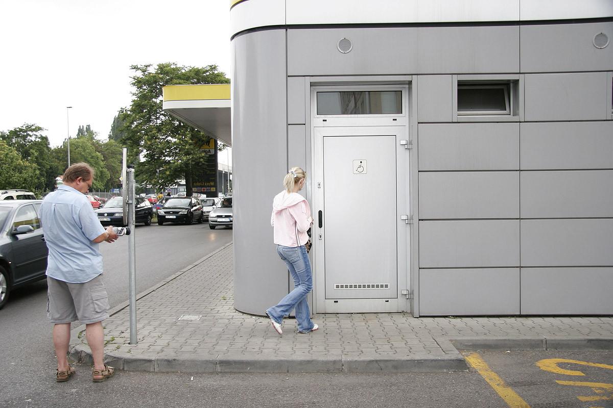 14P Chick fucking a stranger through a real gloryhole hardcore