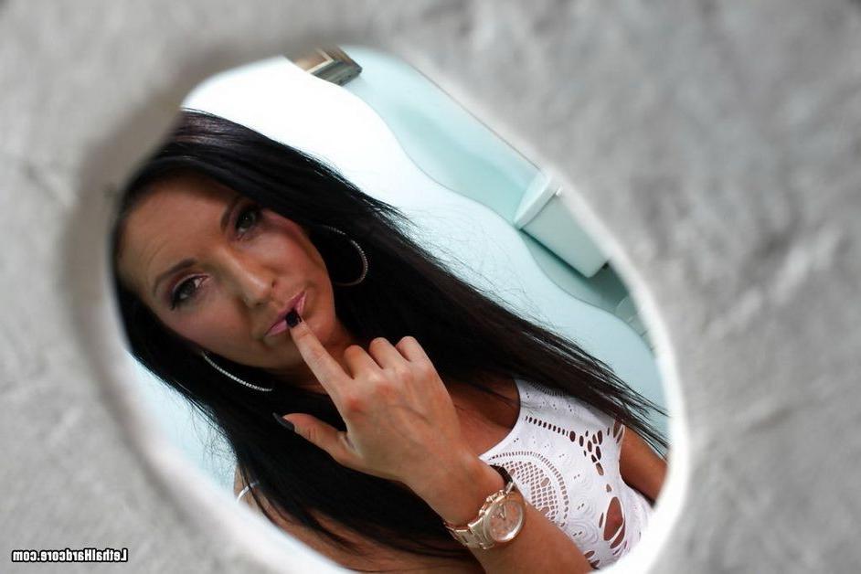 16P Milf babe Sammy Brooks sucks big cock at gloryhole