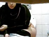 14P Arab bitch on toilet