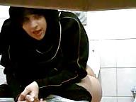 14P Arab bitch on toilet