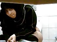 14P Arab bitch on toilet