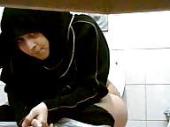 14P Arab bitch on toilet