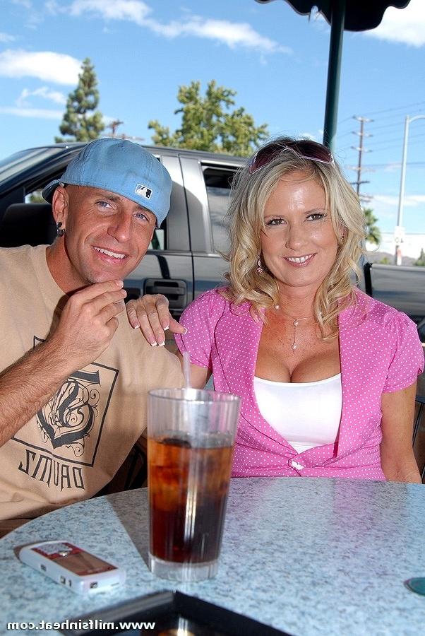 15P Exciting blonde MILF opens kneels to get a mouthful of creamy cum