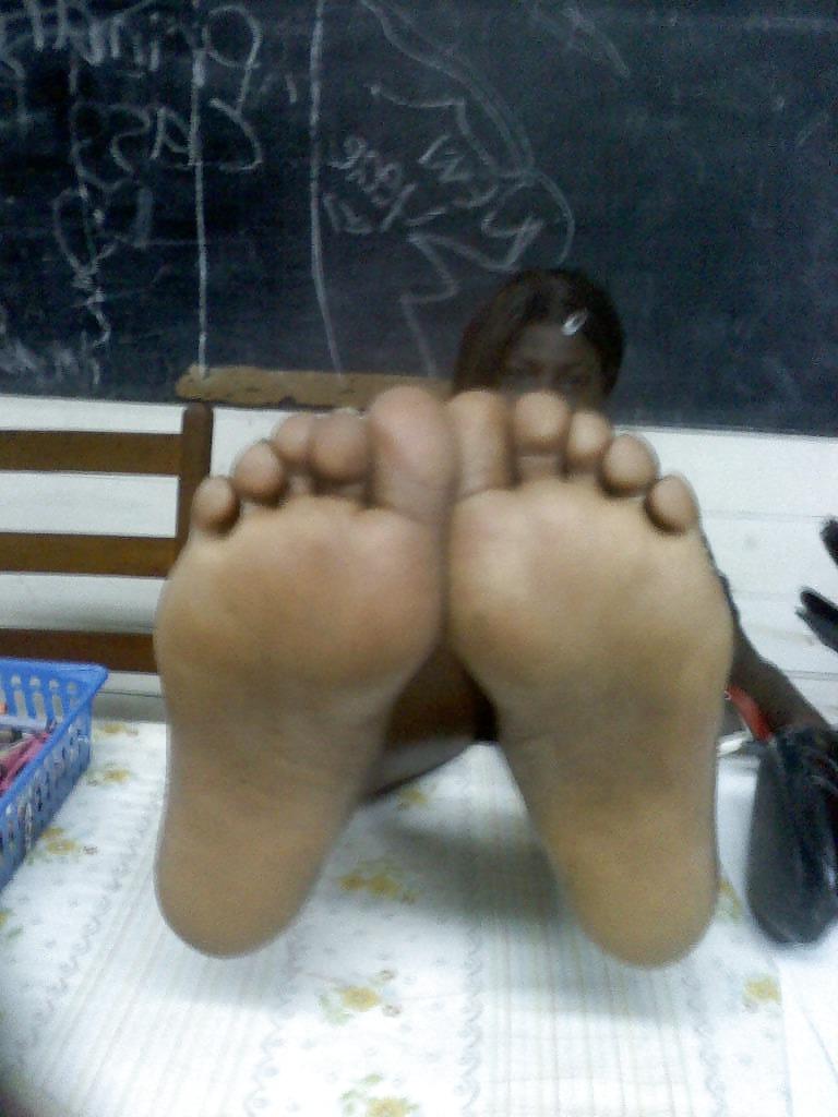 25P Beautiful feet