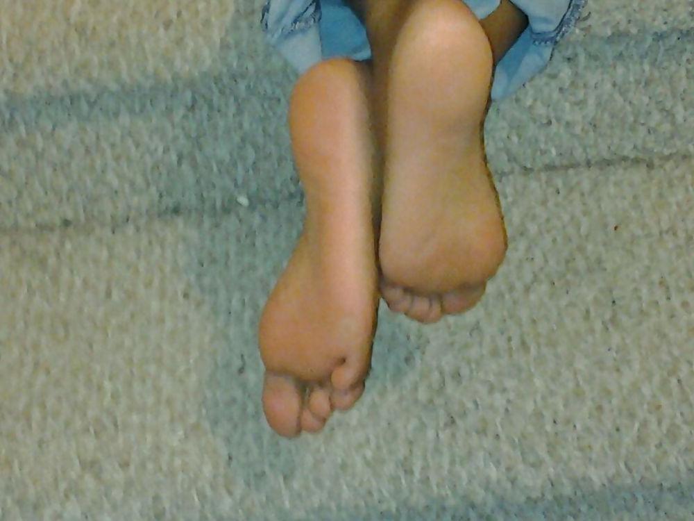 25P Beautiful feet