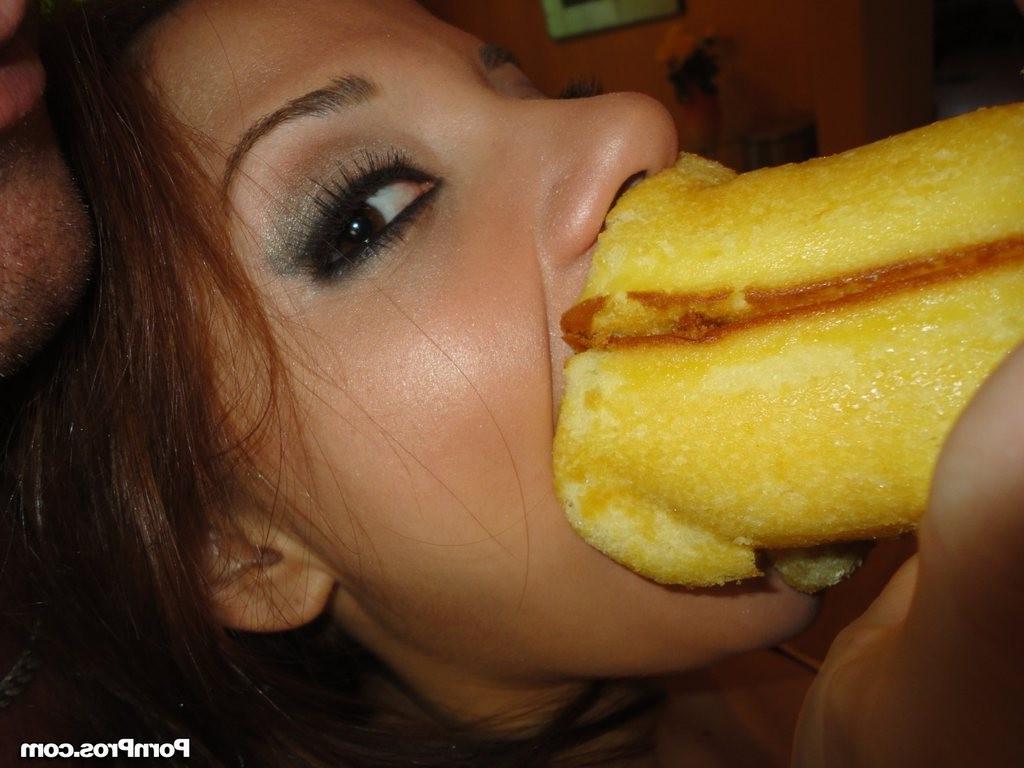 16P Gorgoeus babe Evilyn Fierce has no gag reflex