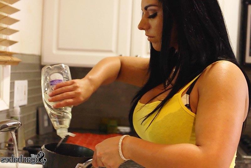 12P Busty Bella Reese getting fucked by her neighbour for money