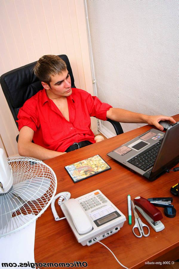 20P IT guy stays in the office and gets seduced by a slutty mature brunette