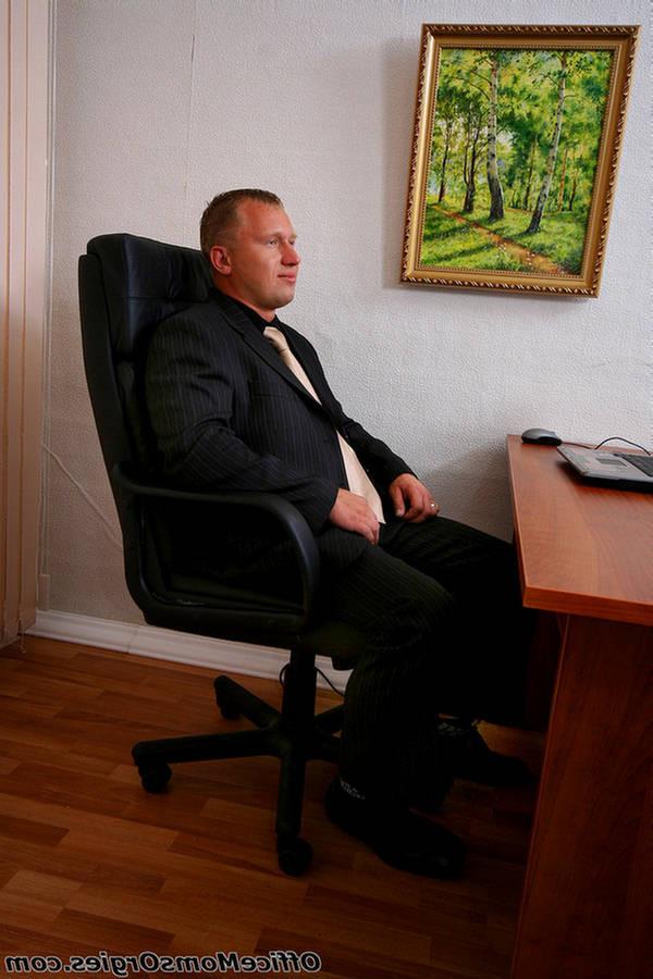 20P Kinky and sexy secretary seduces his boss into lots of hardcore sex