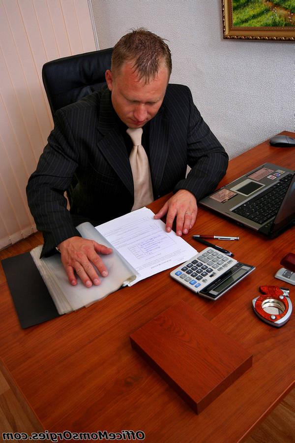 20P Kinky and sexy secretary seduces his boss into lots of hardcore sex