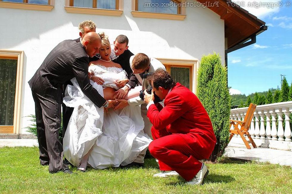 16P Lucky blonde bride pleasing four cocks
