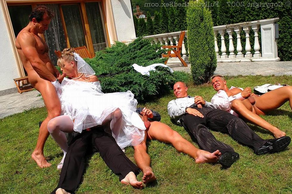 16P Lucky blonde bride pleasing four cocks