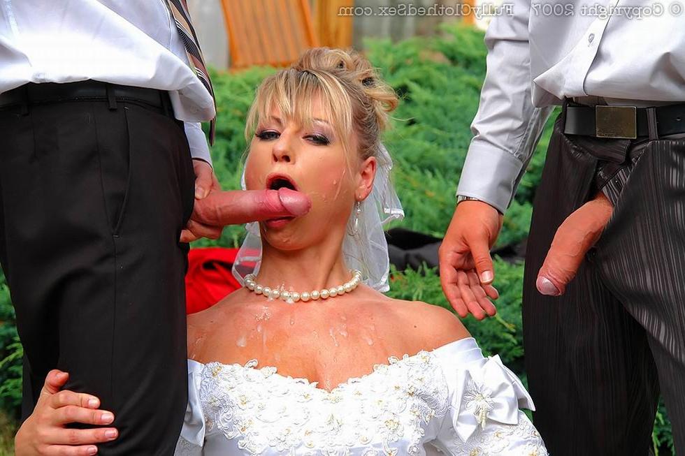 16P Lucky blonde bride pleasing four cocks